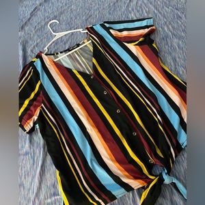 Shirt with low knot! It says 3Xl but fits like an Xl!